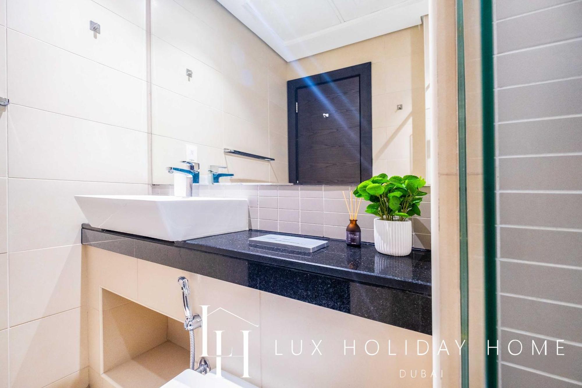 Lux The Silverene Marina View 2 Apartment *